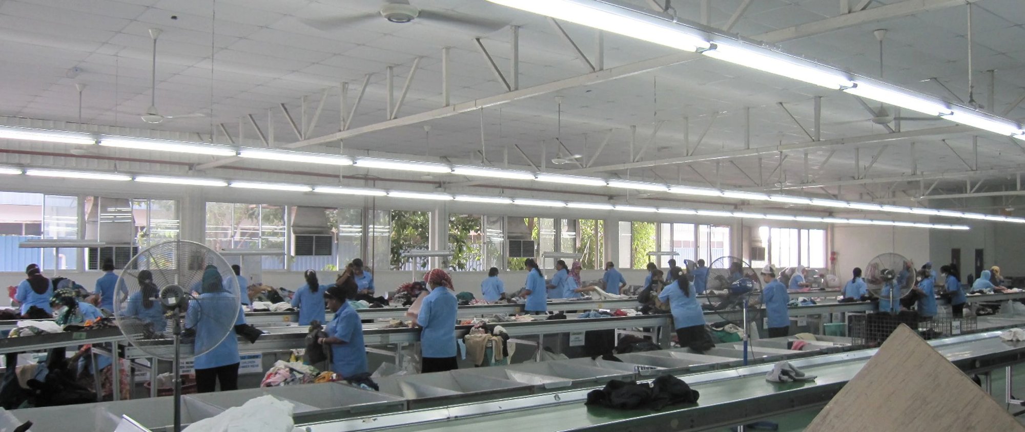 マレーシア工場 — 選別・加工ライン